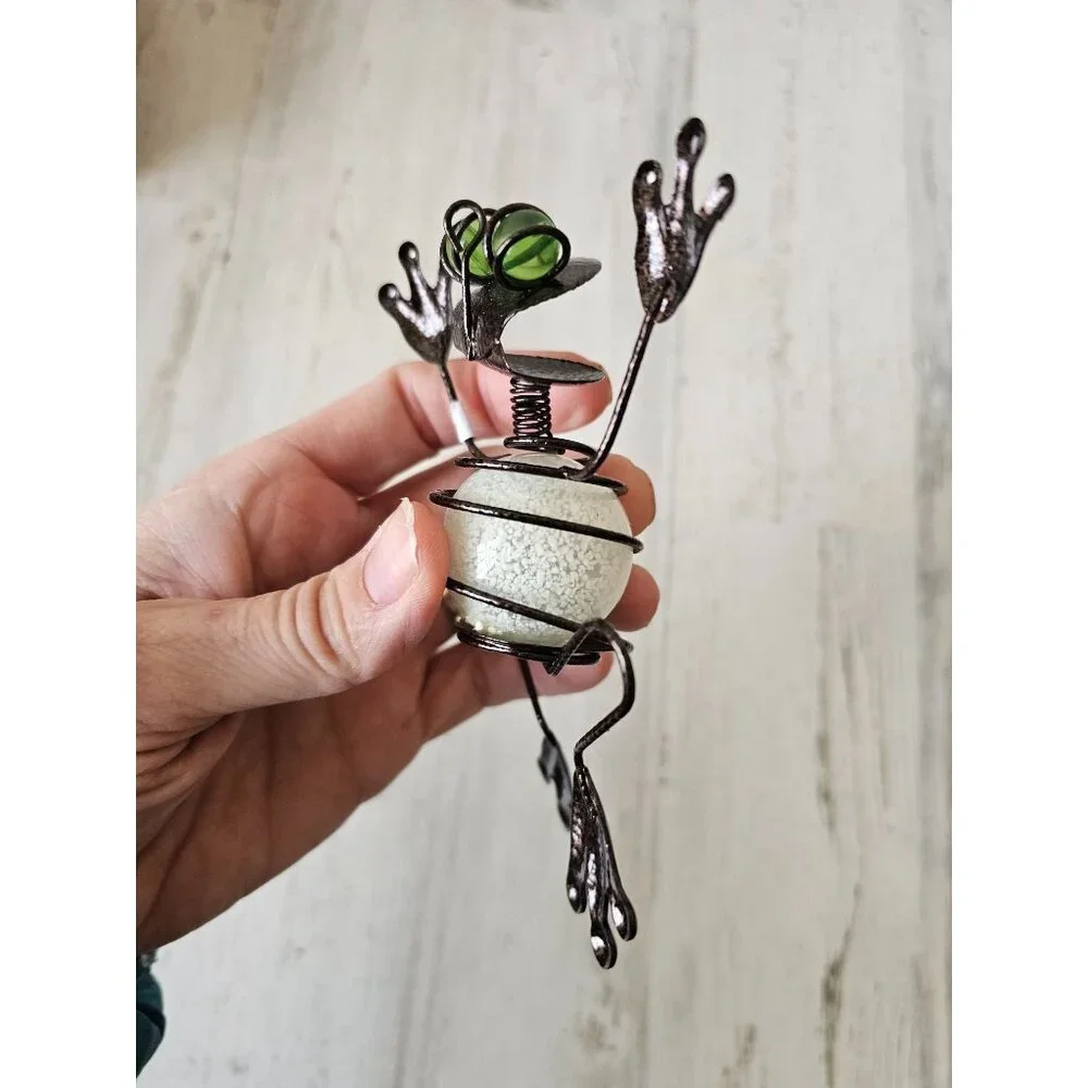 Metal‎ frog decor unique jumping spring